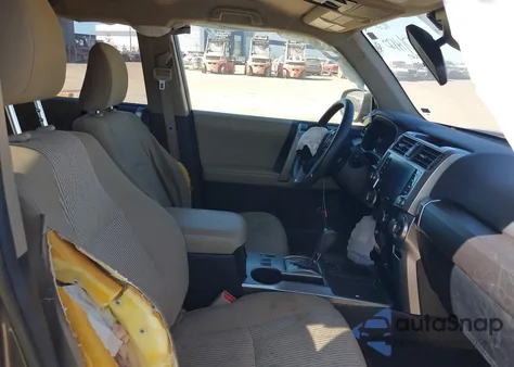 2021 Toyota 4Runner Sr5 z USA, uszkodzony, nr VIN JTEEU5JR8M5247372